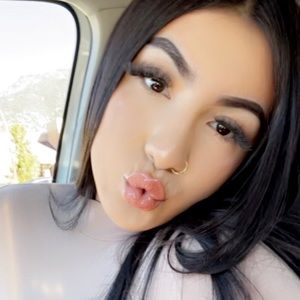 Meet your Posher, Kaelyn